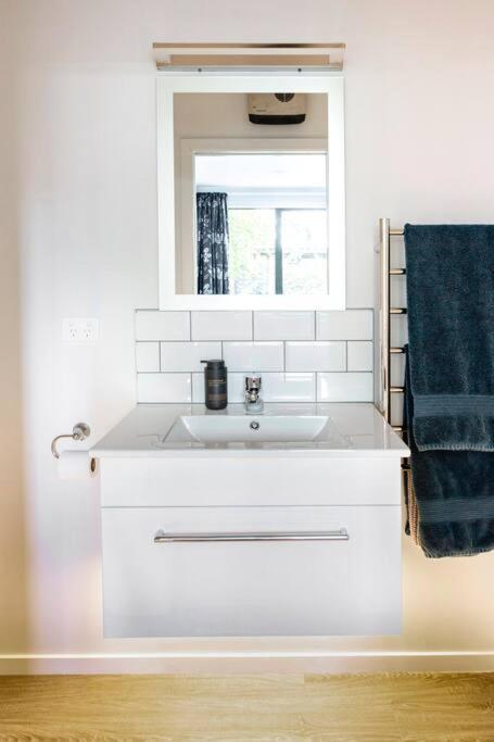 Cosy Coudret Flat Apartman Cromwell Kültér fotó